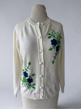 Vtg 60s Specialty House Floral Embroidered Cardigan S/M Cottagecore Granny